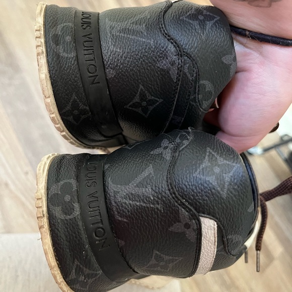 Men’s Louis Vuitton Run- Away Sneaker - Picture 4 of 7